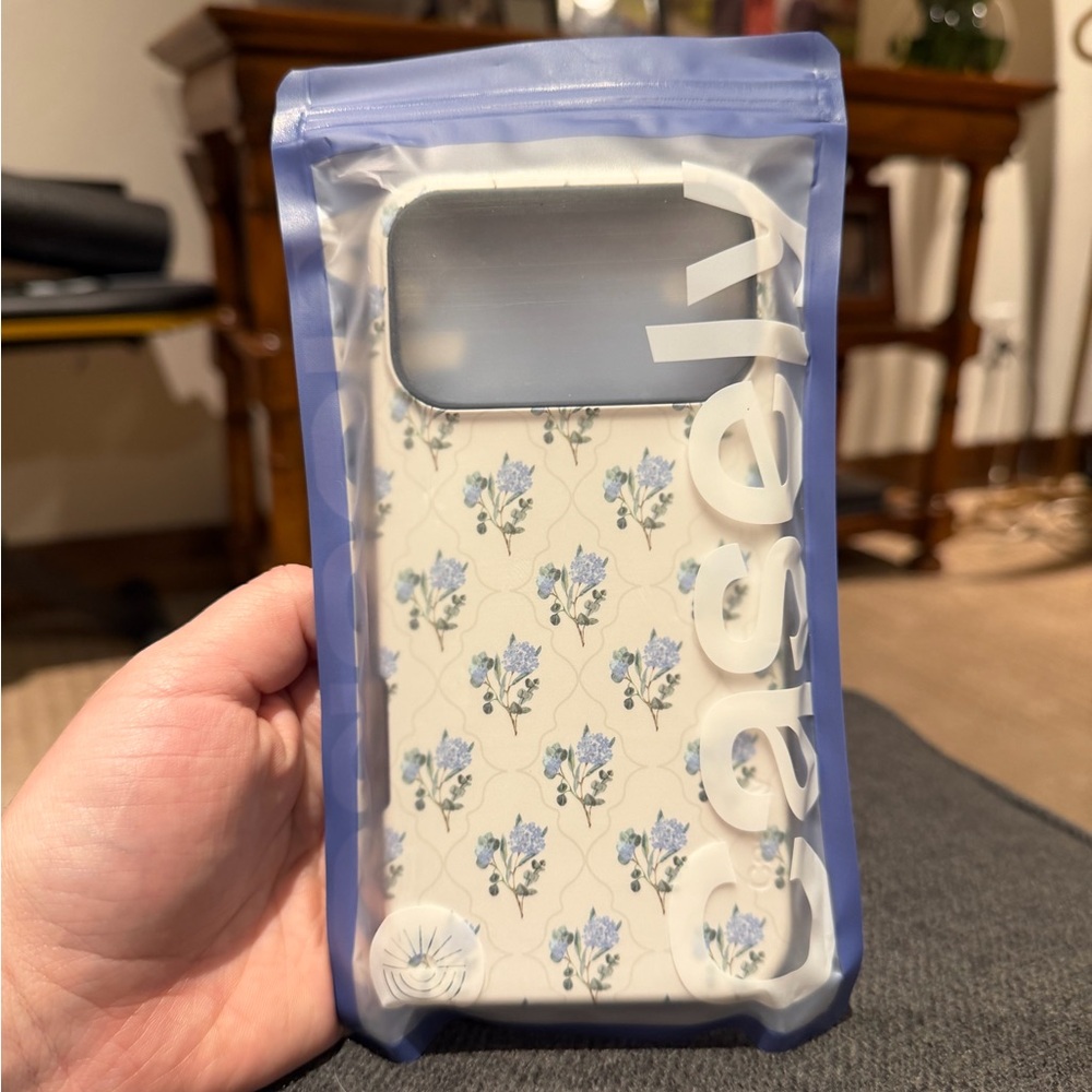 BRAND NEW Vintage Garden Blue Hydrangea Case